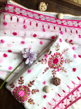 गैलरी व्यूवर में इमेज लोड करें, Phulkari Suit

