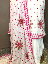 गैलरी व्यूवर में इमेज लोड करें, Phulkari Suit
