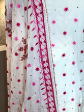 गैलरी व्यूवर में इमेज लोड करें, Phulkari Suit
